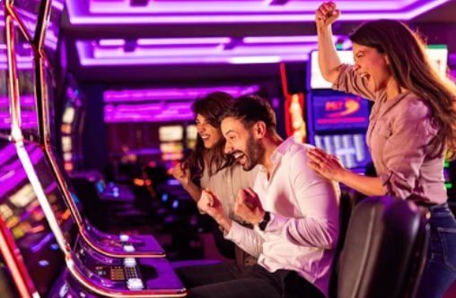 777co Diamond VIP Myanmar ကစားသမားများ Exclusive Diamond Table တွင် High Stakes ကစားနေသောမြင်ကွင်း